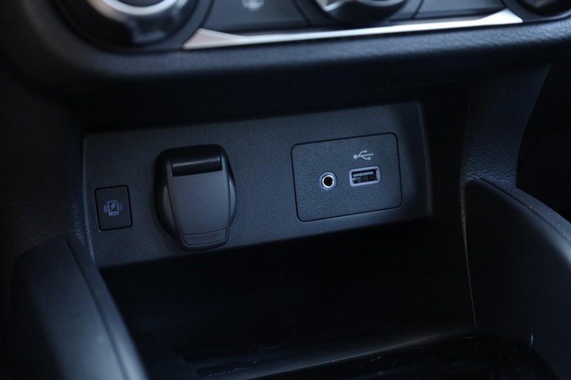 Nissan Versa Vehicle Full-screen Gallery Image 14