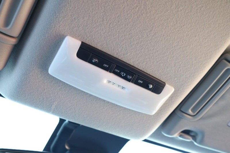 Nissan Versa Vehicle Full-screen Gallery Image 16