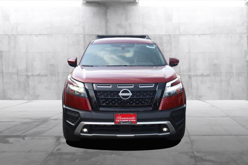 Nissan Pathfinder Vehicle Full-screen Gallery Image 4