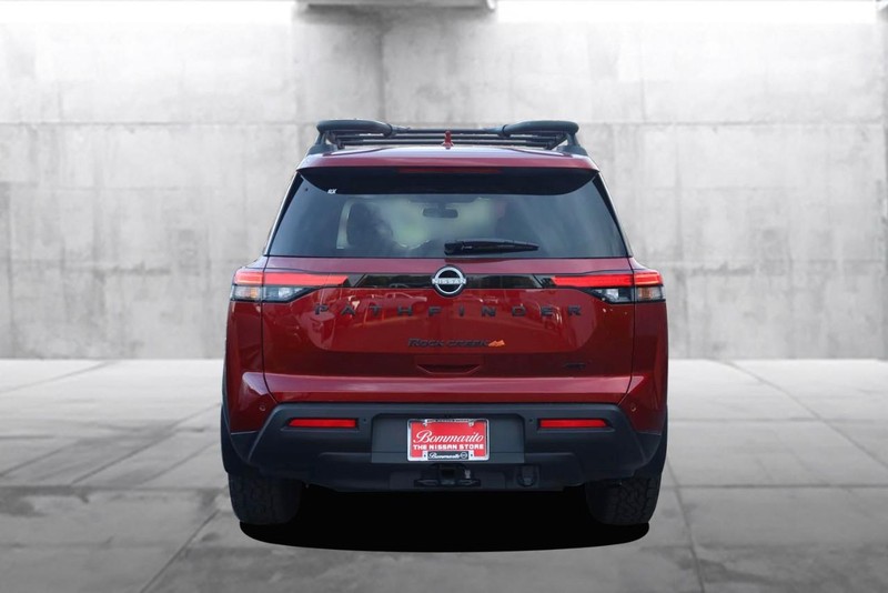 Nissan Pathfinder Vehicle Full-screen Gallery Image 6