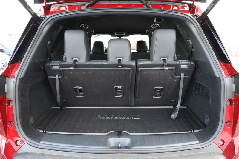 Nissan Pathfinder Vehicle Full-screen Gallery Image 7