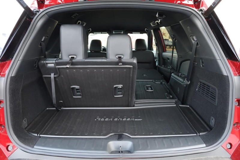 Nissan Pathfinder Vehicle Full-screen Gallery Image 8