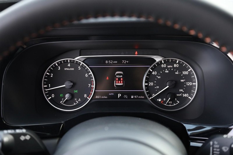 Nissan Pathfinder Vehicle Full-screen Gallery Image 12