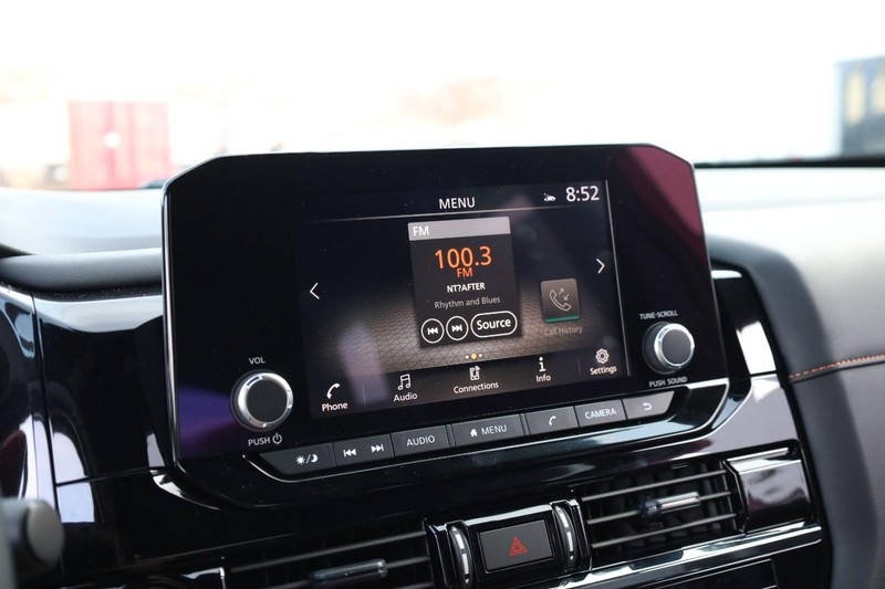 Nissan Pathfinder Vehicle Full-screen Gallery Image 13