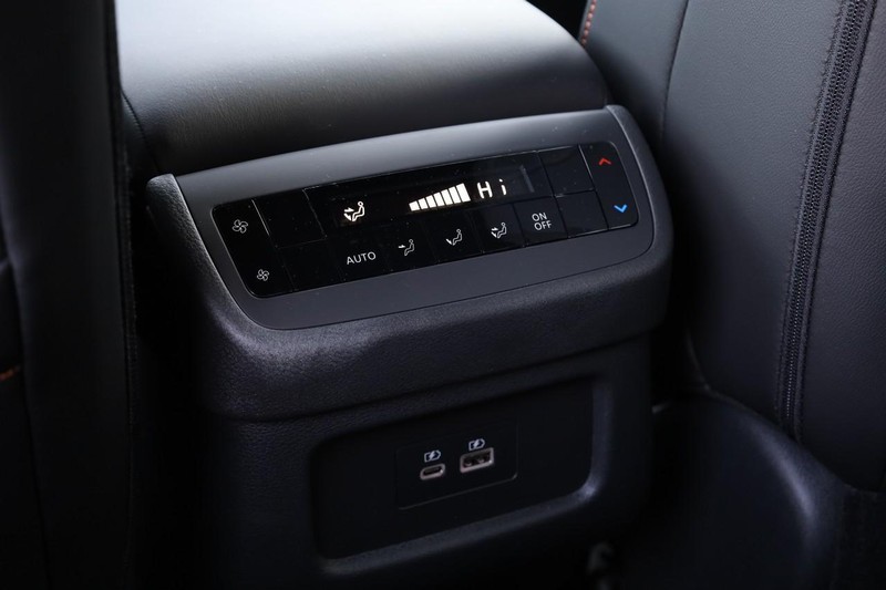 Nissan Pathfinder Vehicle Full-screen Gallery Image 23