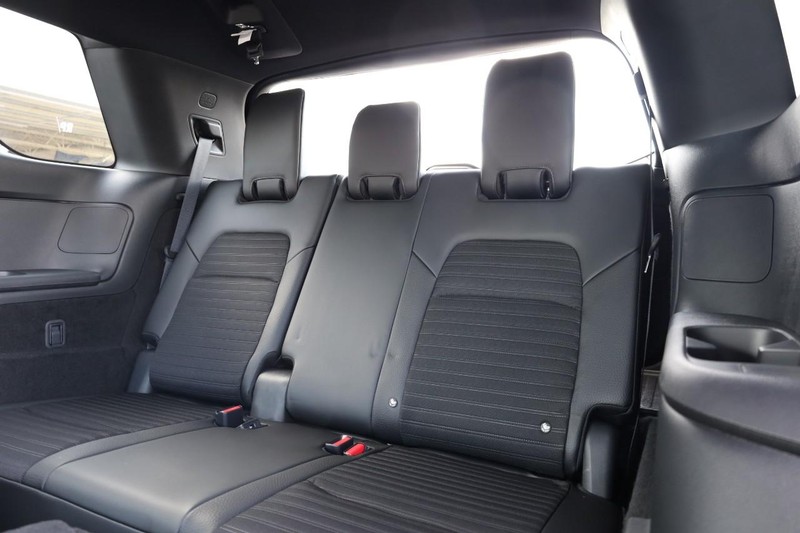 Nissan Pathfinder Vehicle Full-screen Gallery Image 26