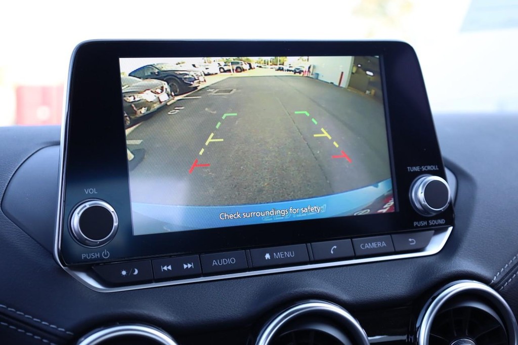 Nissan Sentra Vehicle Image 12