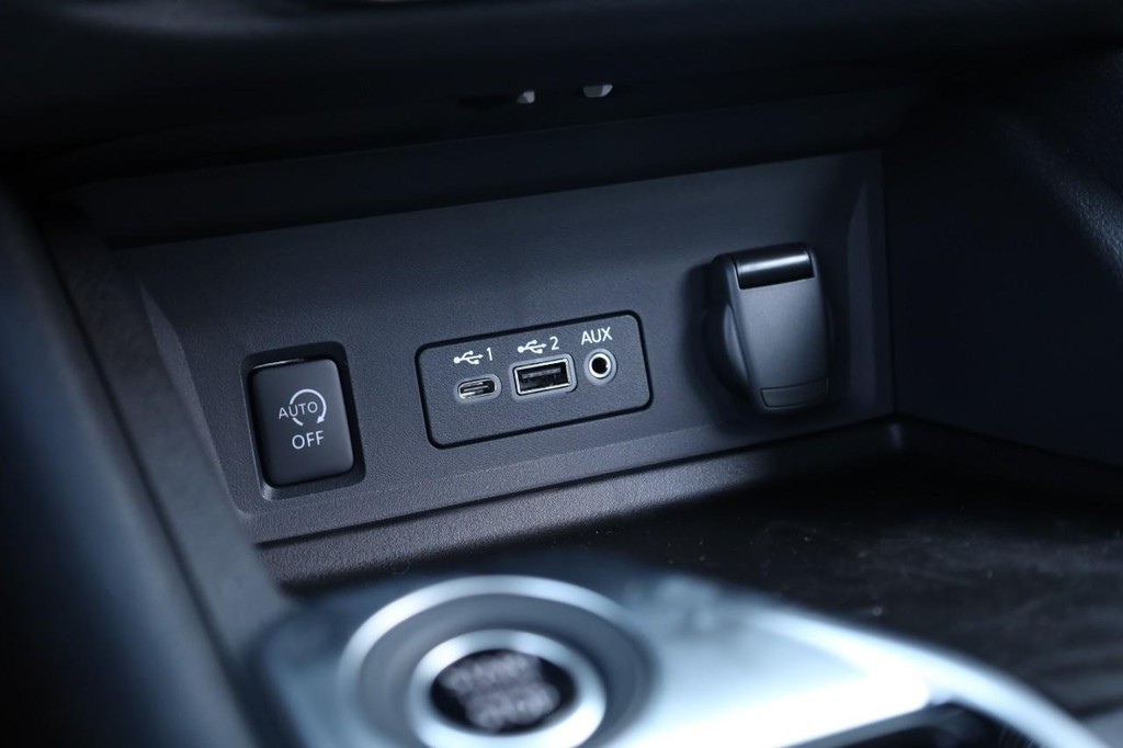 Nissan Sentra Vehicle Image 15