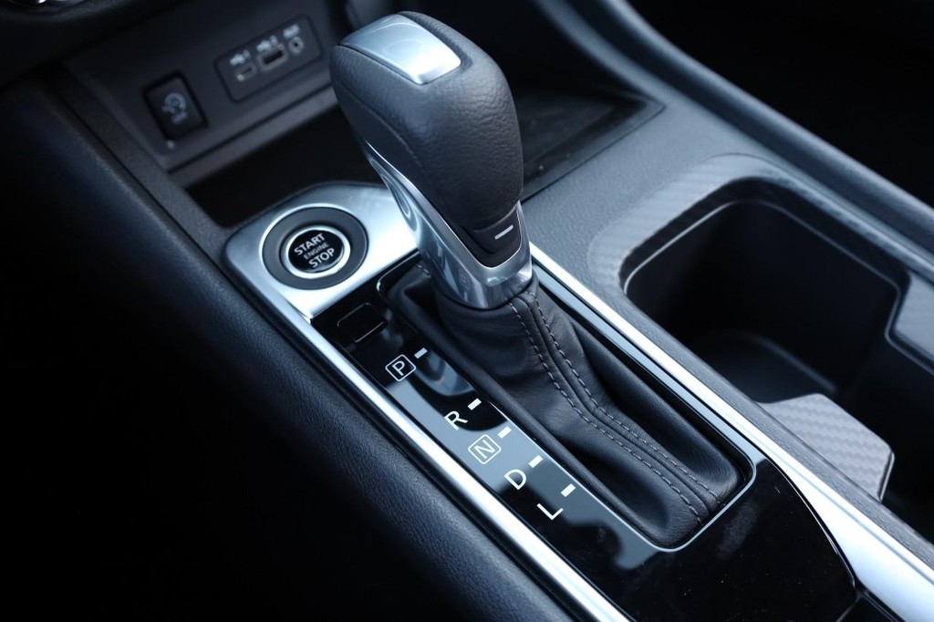 Nissan Sentra Vehicle Image 16