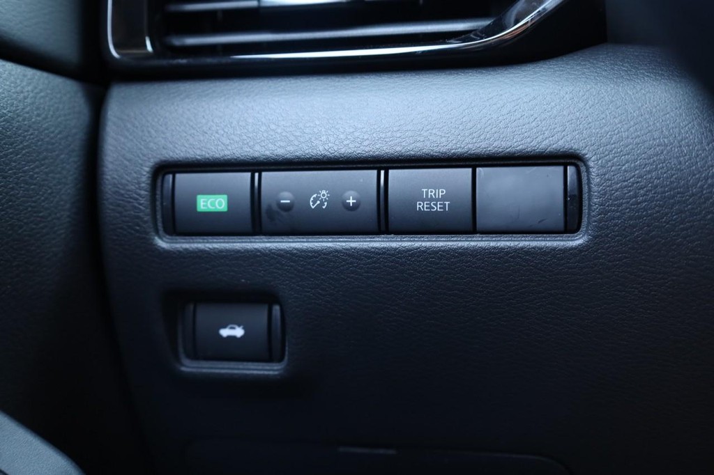 Nissan Sentra Vehicle Image 19