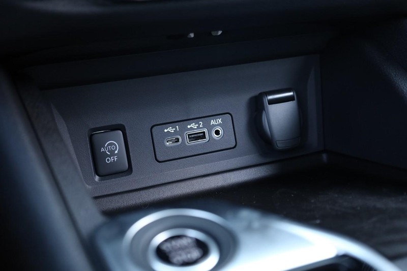 Nissan Sentra Vehicle Image 15