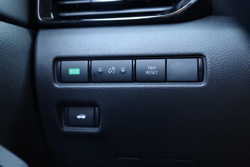 Nissan Sentra Vehicle Image 19