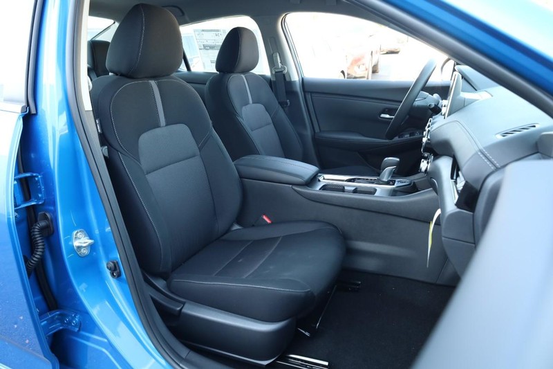 Nissan Sentra Vehicle Image 24