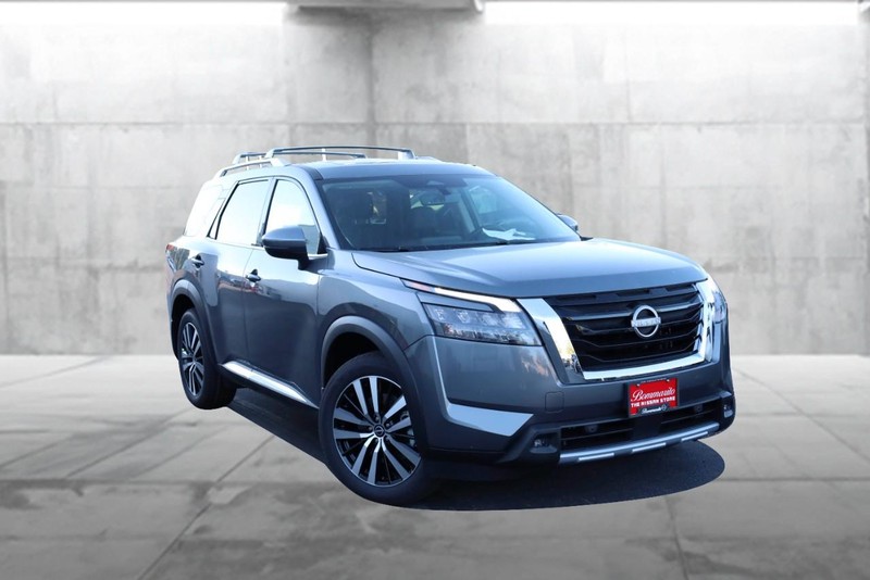 Nissan Pathfinder Vehicle Full-screen Gallery Image 2