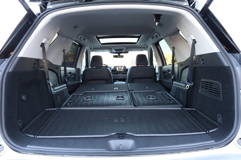 Nissan Pathfinder Vehicle Full-screen Gallery Image 9