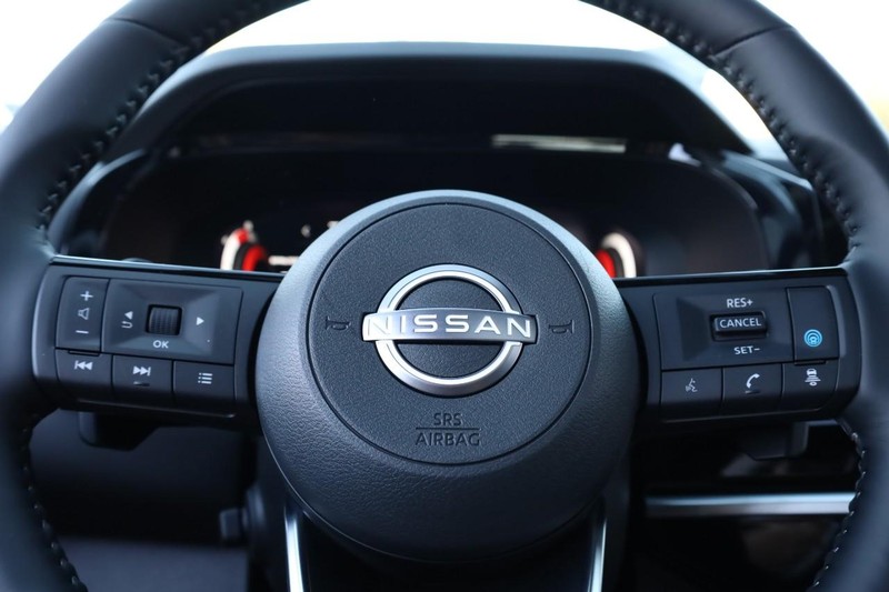 Nissan Pathfinder Vehicle Full-screen Gallery Image 13