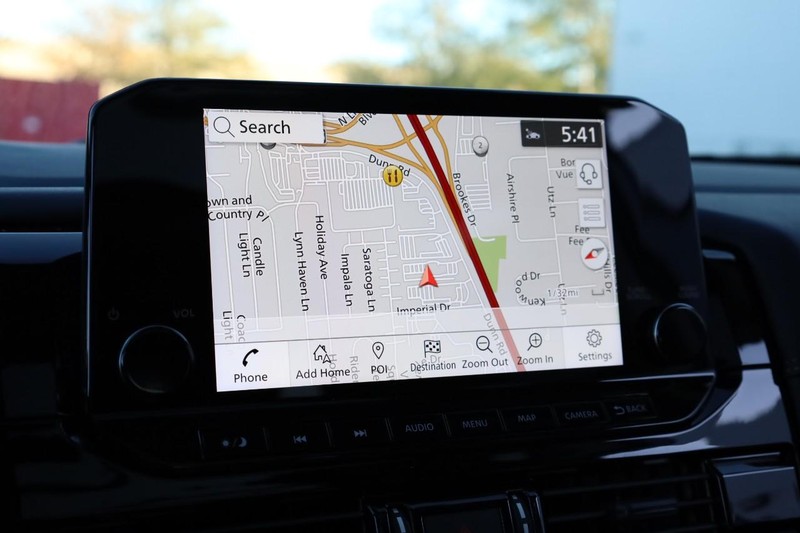 Nissan Pathfinder Vehicle Full-screen Gallery Image 16