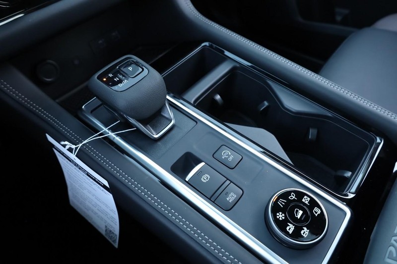 Nissan Pathfinder Vehicle Full-screen Gallery Image 20