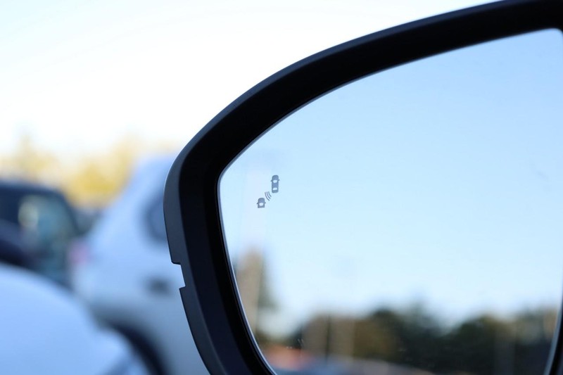 Nissan Pathfinder Vehicle Full-screen Gallery Image 24