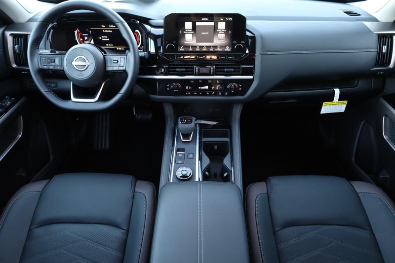 Nissan Pathfinder Vehicle Full-screen Gallery Image 27