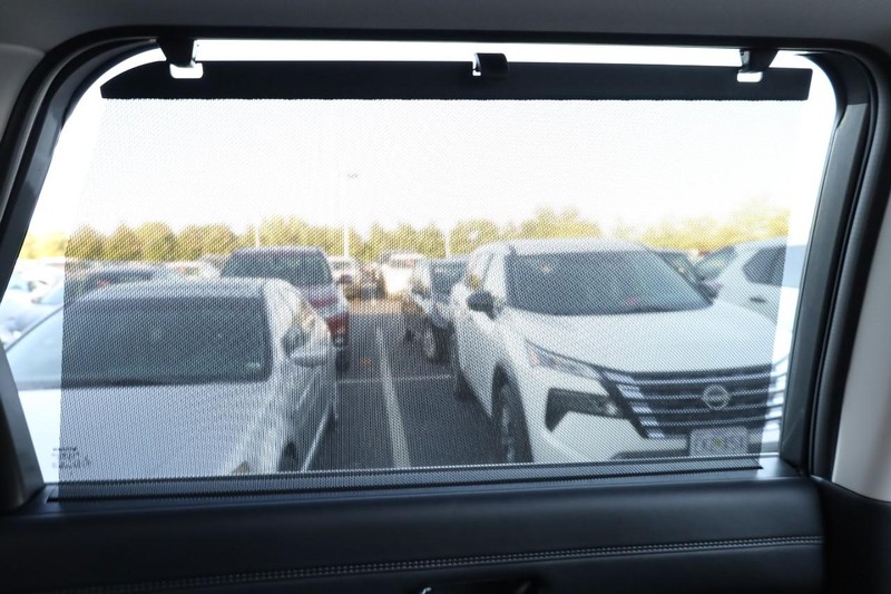 Nissan Pathfinder Vehicle Full-screen Gallery Image 29