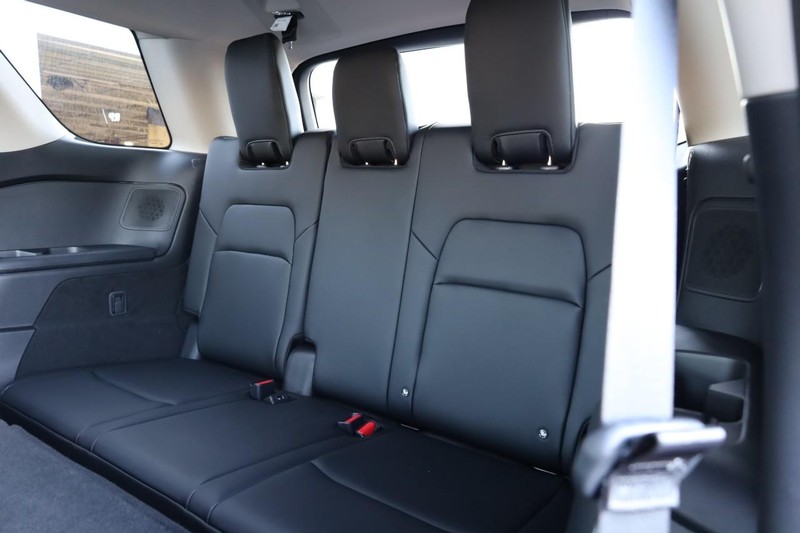 Nissan Pathfinder Vehicle Full-screen Gallery Image 30