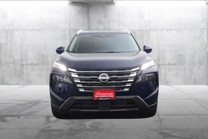 Nissan Rogue Vehicle Image 04