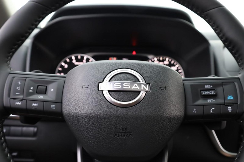 Nissan Rogue Vehicle Image 11