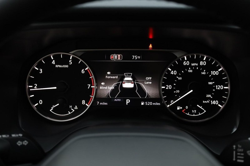 Nissan Rogue Vehicle Image 12