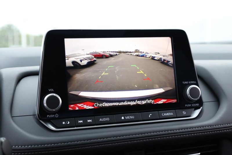 Nissan Rogue Vehicle Image 14