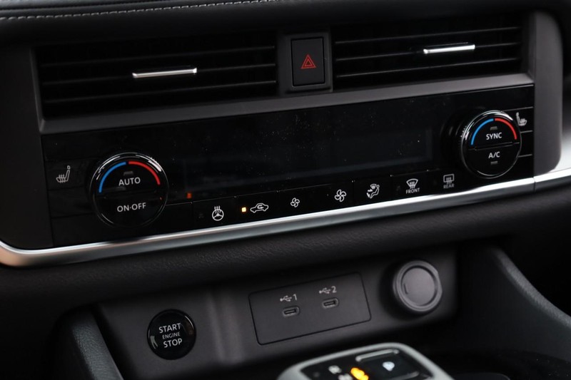 Nissan Rogue Vehicle Image 15