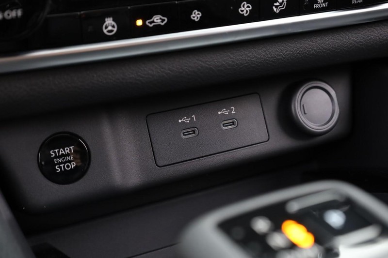 Nissan Rogue Vehicle Image 16