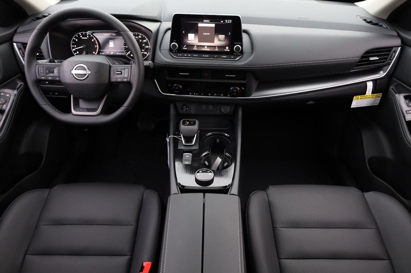 Nissan Rogue Vehicle Image 24
