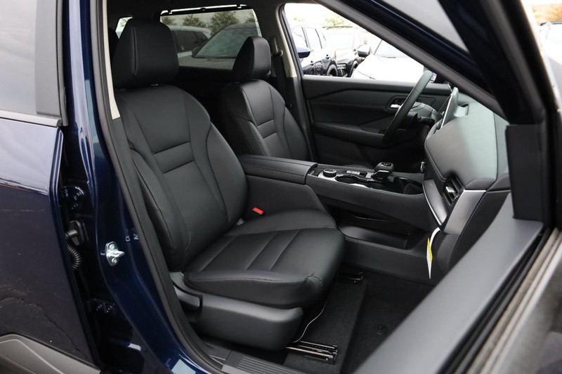 Nissan Rogue Vehicle Image 27