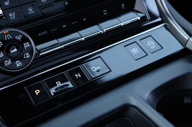 Nissan Armada Vehicle Image 20