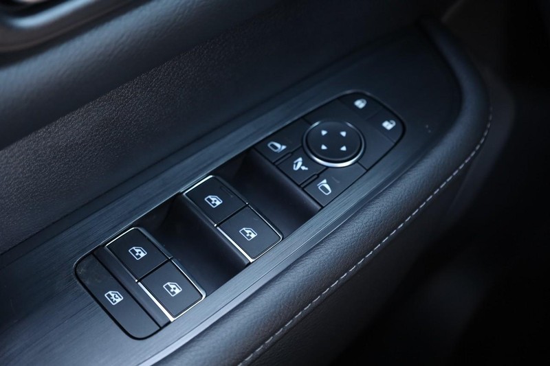 Nissan Armada Vehicle Image 22