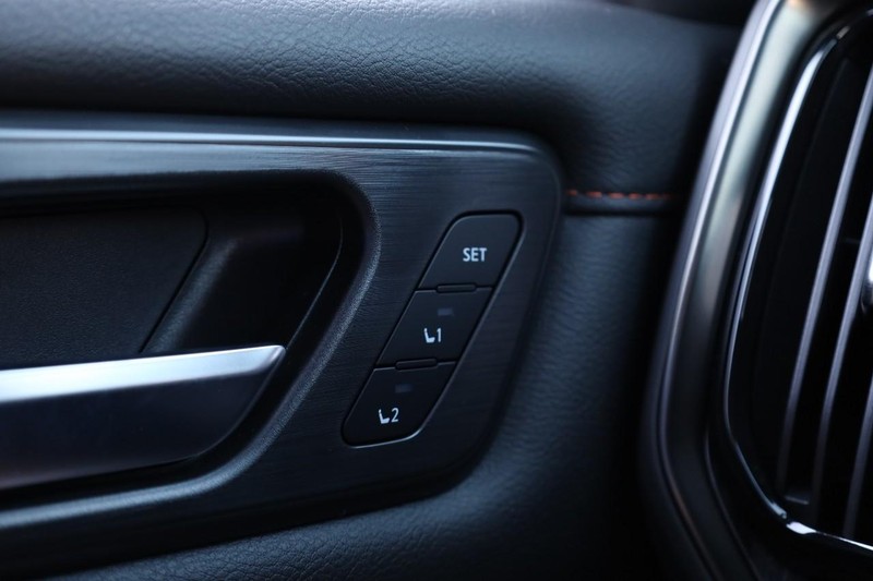 Nissan Armada Vehicle Image 24