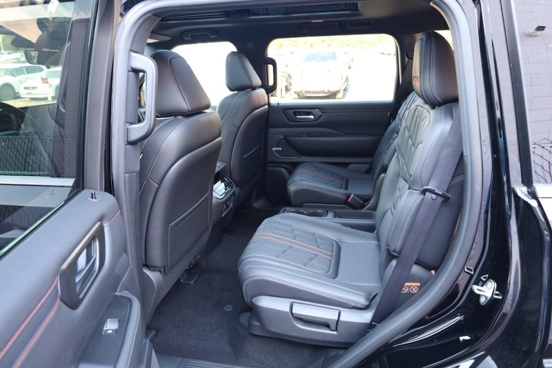 Nissan Armada Vehicle Image 26