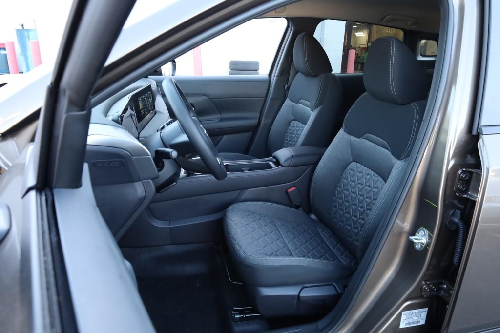 Nissan Kicks Vehicle Image 08