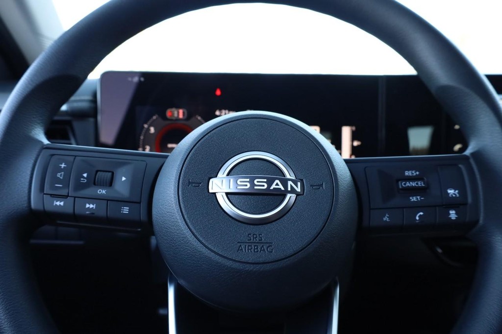 Nissan Kicks Vehicle Image 09