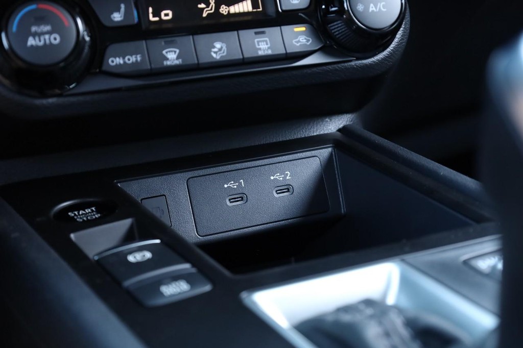 Nissan Kicks Vehicle Image 15