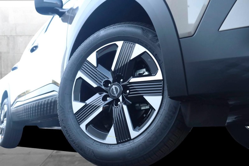 Nissan Kicks Vehicle Full-screen Gallery Image 3