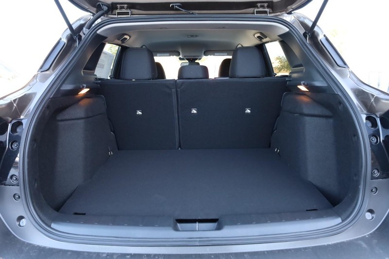 Nissan Kicks Vehicle Full-screen Gallery Image 7