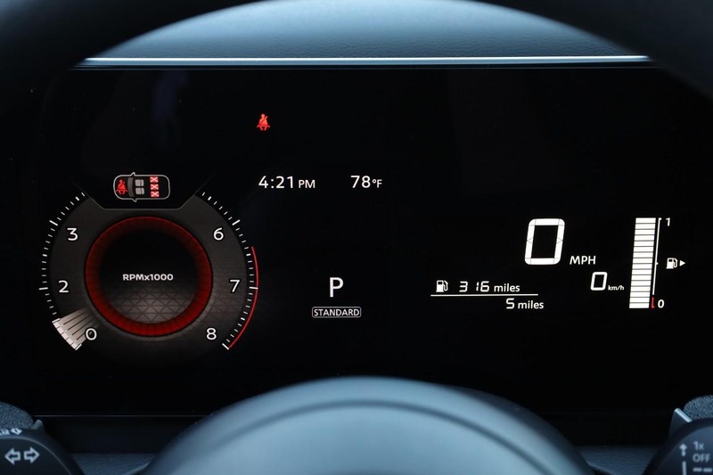 Nissan Kicks Vehicle Full-screen Gallery Image 10