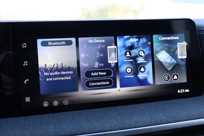 Nissan Kicks Vehicle Full-screen Gallery Image 11