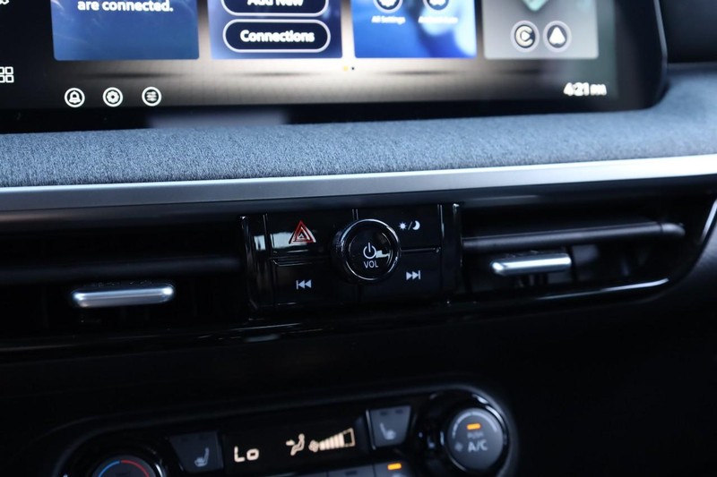 Nissan Kicks Vehicle Full-screen Gallery Image 13