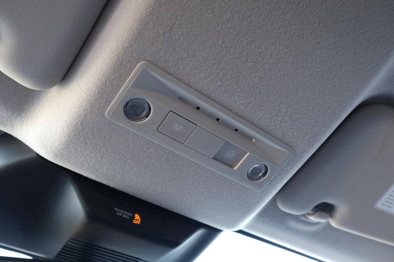 Nissan Kicks Vehicle Full-screen Gallery Image 17