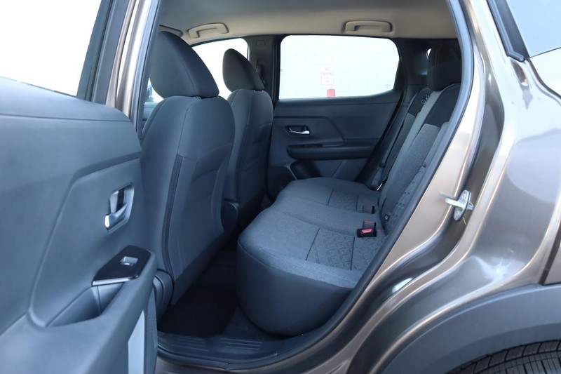 Nissan Kicks Vehicle Full-screen Gallery Image 20