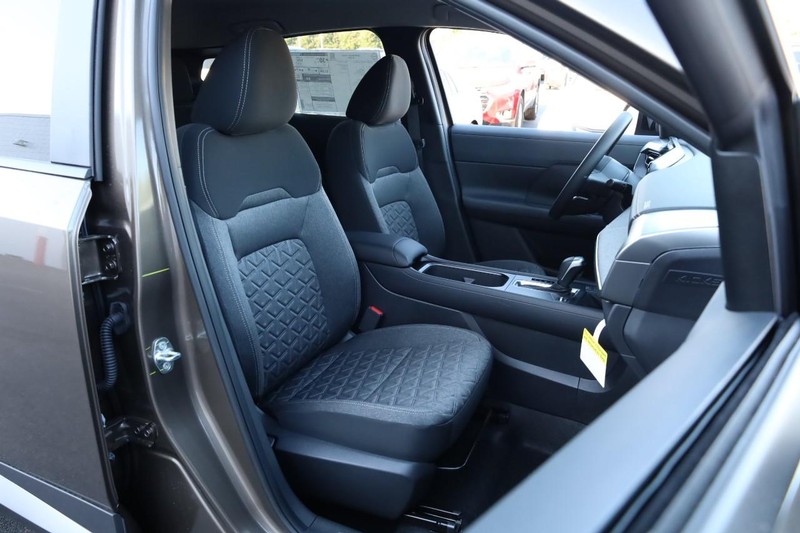 Nissan Kicks Vehicle Full-screen Gallery Image 23