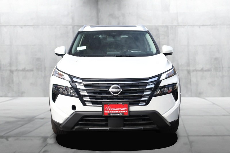 Nissan Rogue Vehicle Full-screen Gallery Image 4